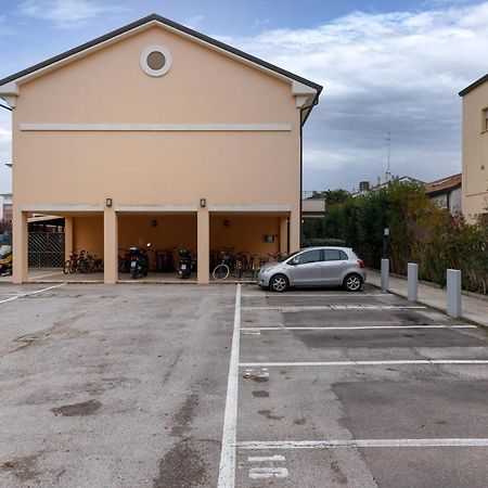 Elly'S Home Parcheggio Privato ราเวนนา ภายนอก รูปภาพ