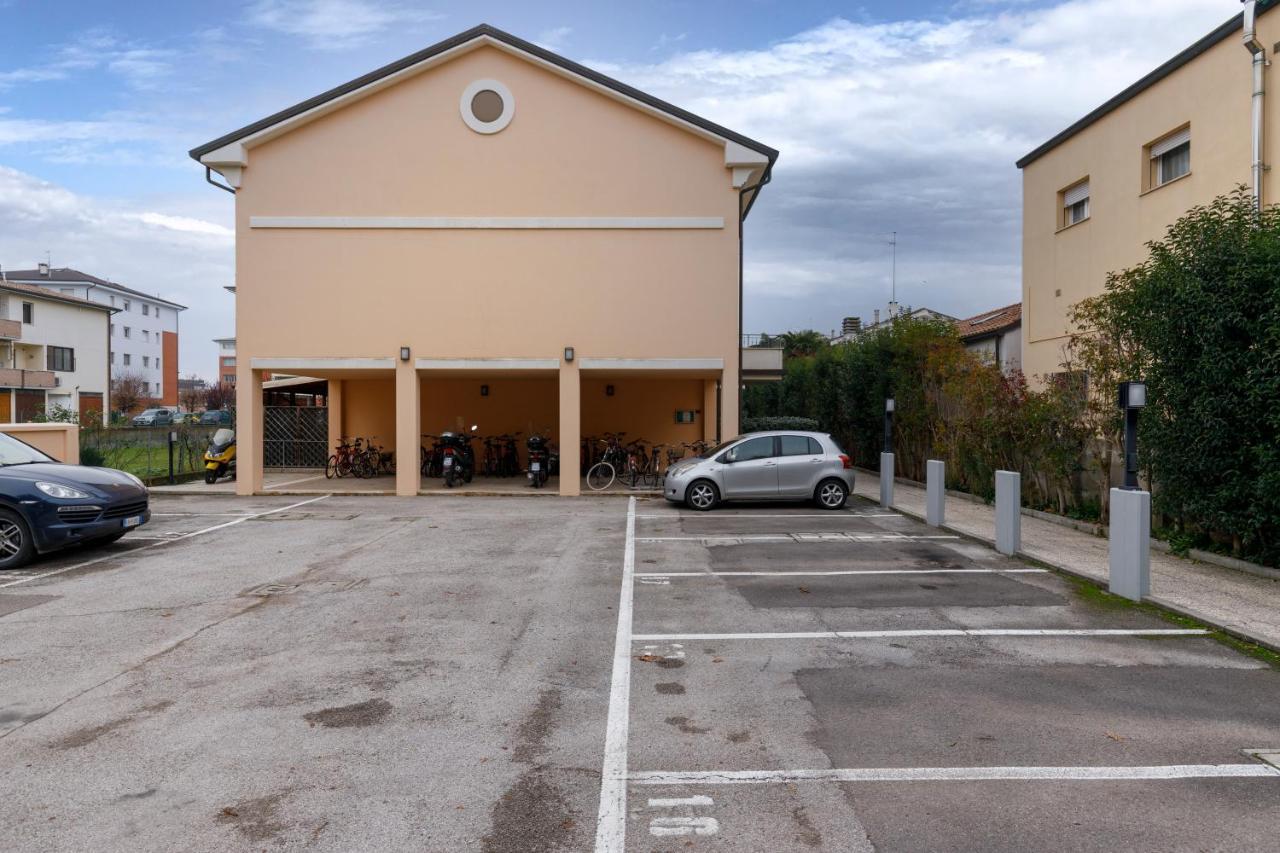 Elly'S Home Parcheggio Privato ราเวนนา ภายนอก รูปภาพ